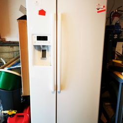 GE side by Side Refrigerator 