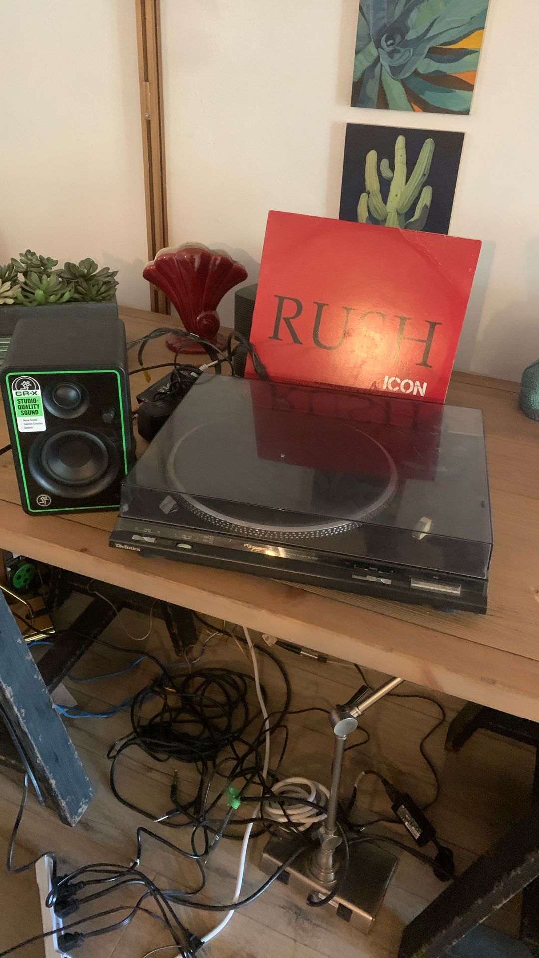 Technique SLB 92 turntable Mackie, CR 3X speaker