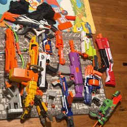 16 NERF GUNS + ACCESSORIES + AMMO FOR 100