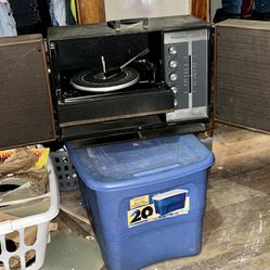 Vintage 1960’s Portable Ward Airline Am/Fm  Phonograph With Turntable And Speakers