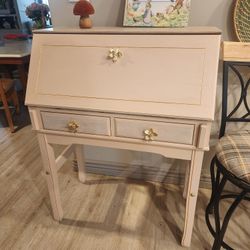 Super Cute Vintage Girls Desk