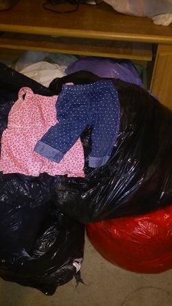 4 bolsas de ropa de niña $25 cada bolsa