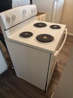 White Amana Stove