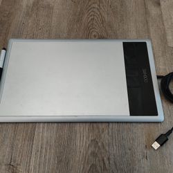 Bamboo Graphic Tablet (Model: CTH-670) For Sale 