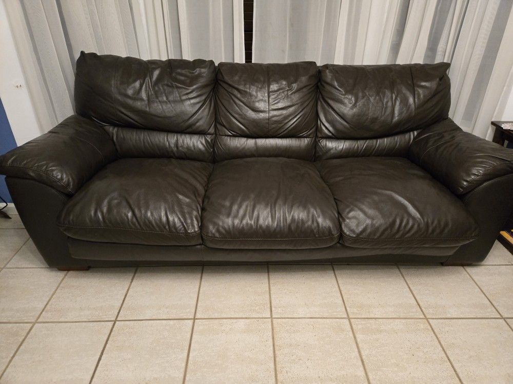 FREE POTTERY BARN LEATHER SLEEPER SOFA