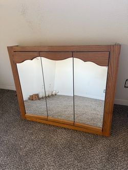 Bathroom medicine cabinet