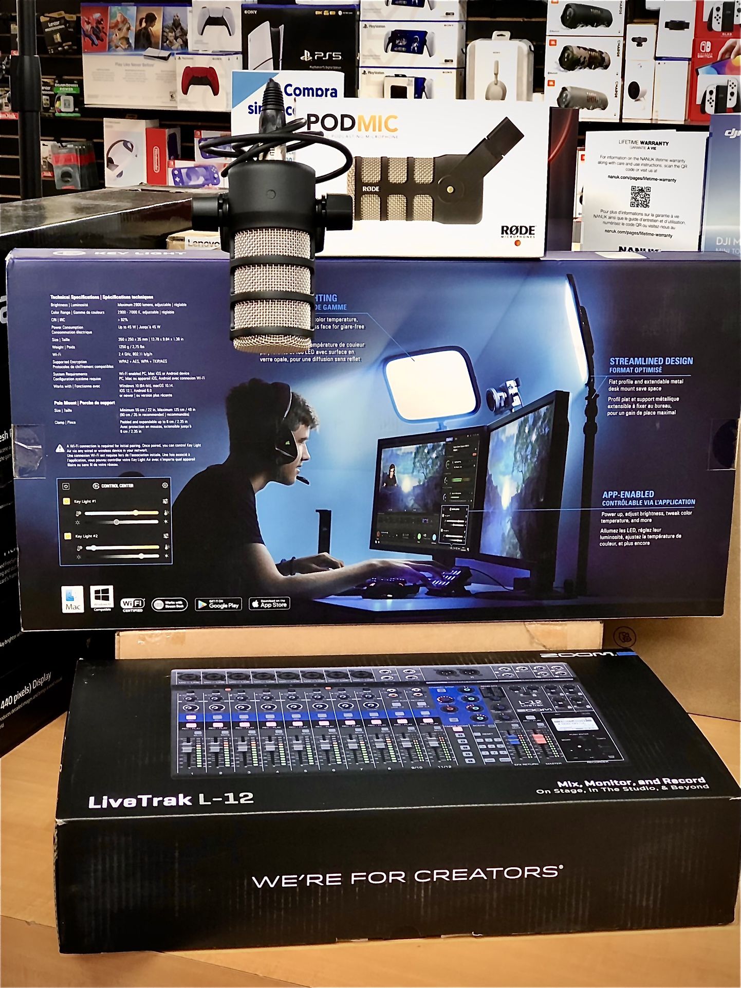 Podcast Bundle / Zoom LiveTrack L-12, Pod Mic And Key Light