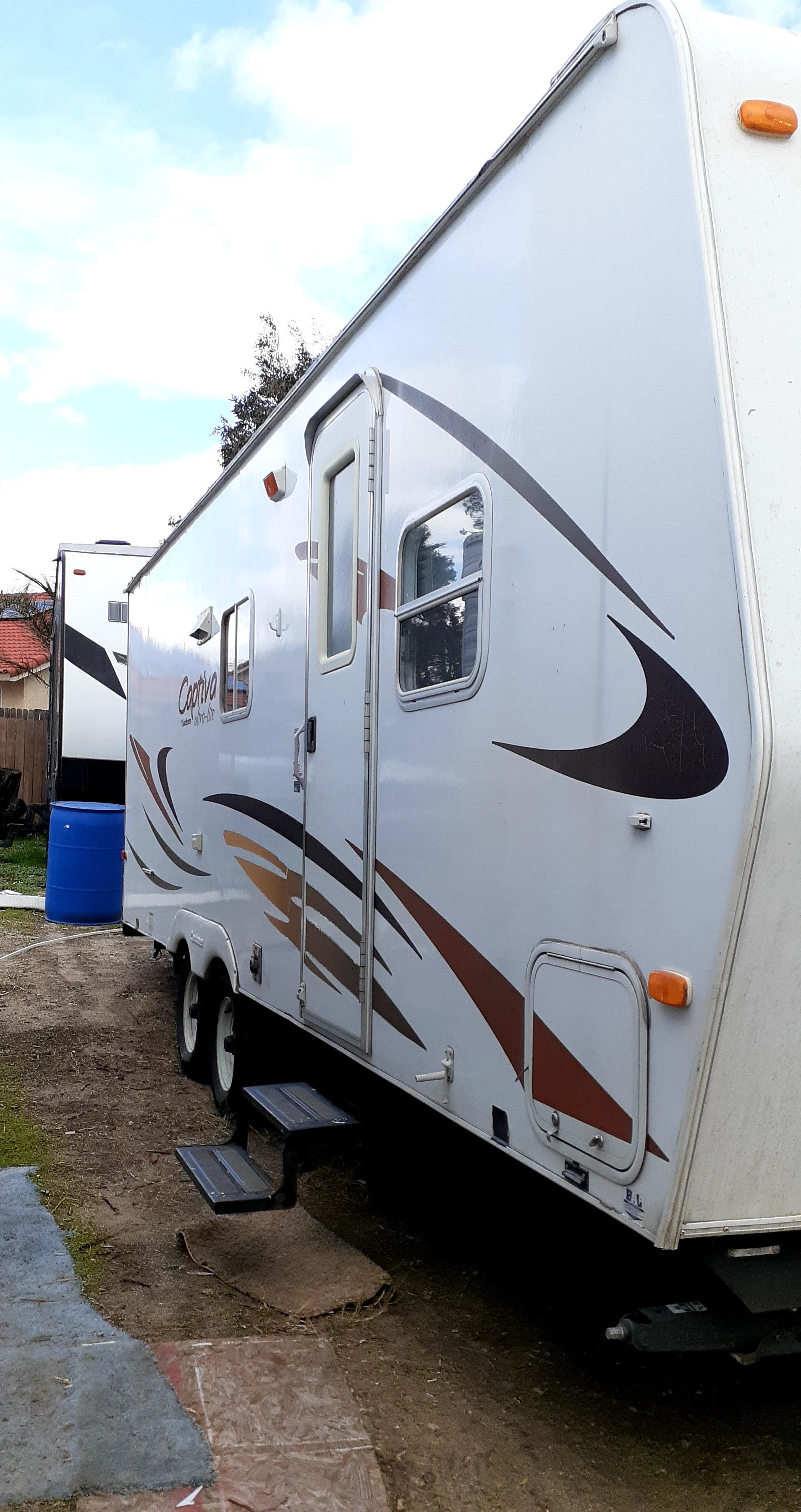 25 feet captiva ultra lite by Coachmen 2007 travel trailer