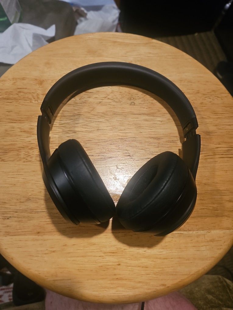 Black Beats Solo 3 Wireless Headphones