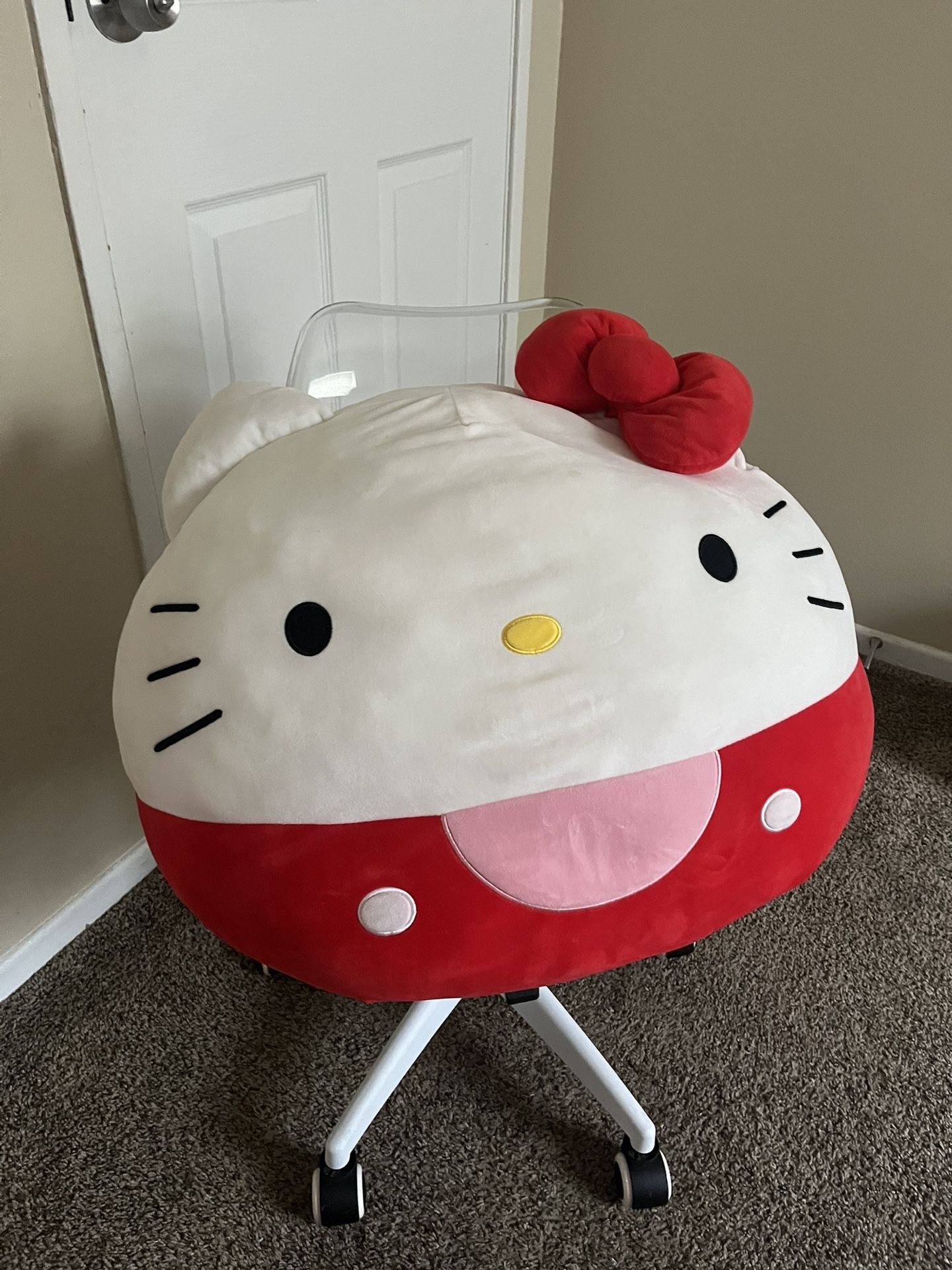 HELLO KITTY SQUISHMALLOW