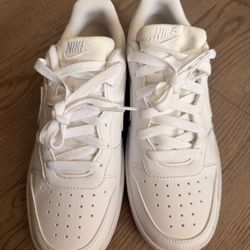 White Nike Shoes For Boys Size 5Y