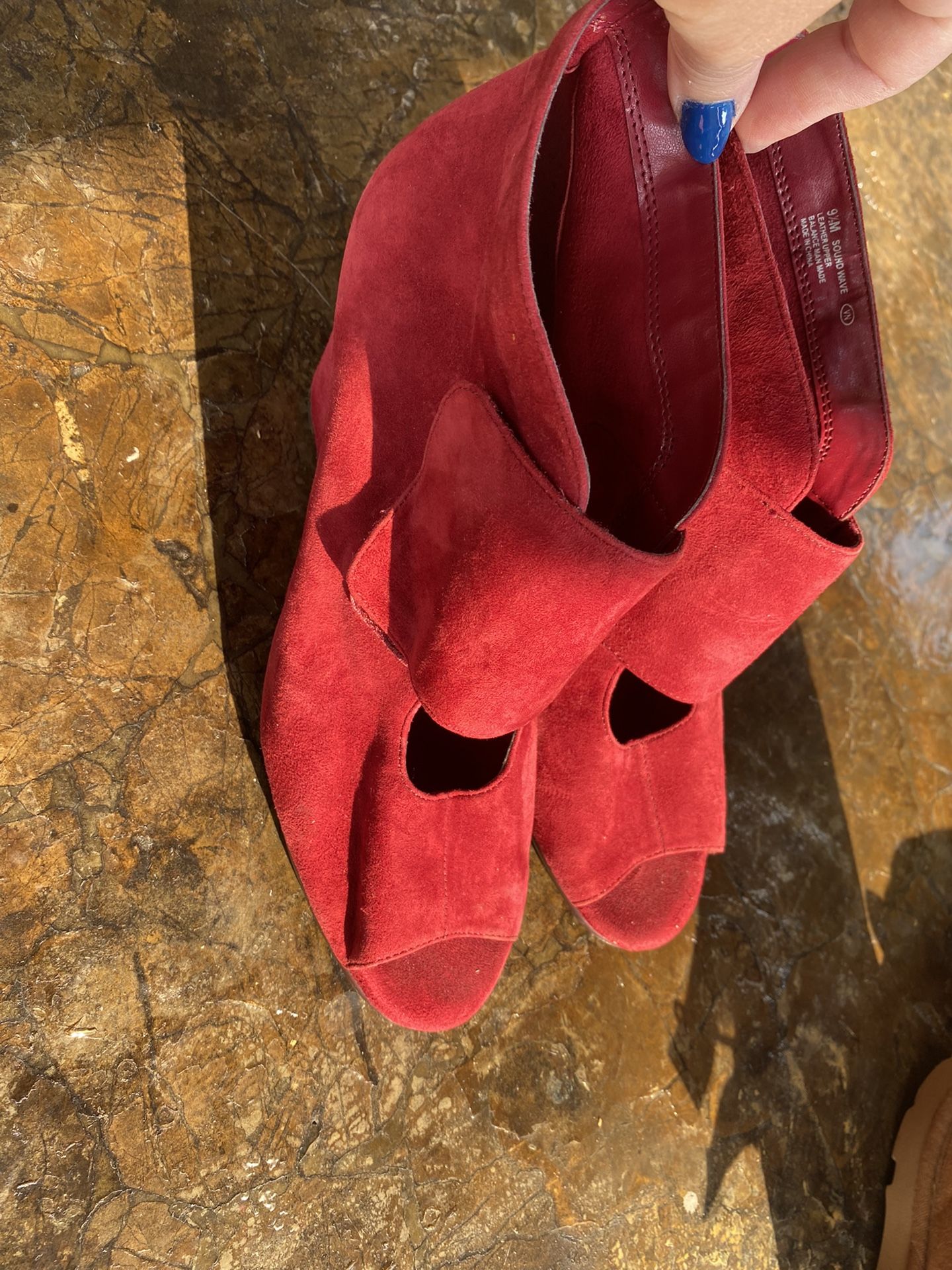 Aerosoles Womens ‘Sound Wave’ Peep Toe Cut Out Wedge Bootie Sz 9.5 Suede Red