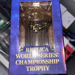REPLICA WORLD SERIES CHAMPIONSHIP TROPHY