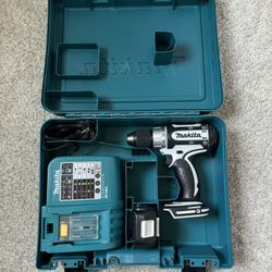 Makita 18v Drill With 2 Batteries, Charger, And Case