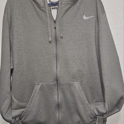 Nike therma fit hoodie gray size XXL
Great condition 
full-zip front, a three-panel hood with drawcords, and front pouch pockets.
Pls see all pictures