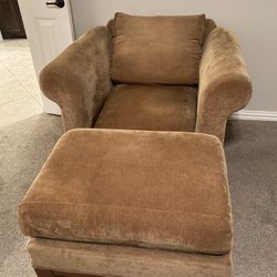 Oversized Chair With Ottoman Thumbnail