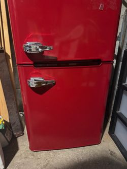 Mini fridge