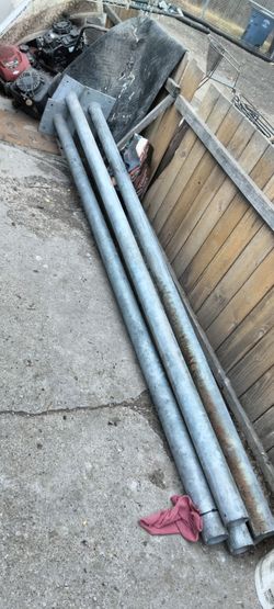 Tengo estos postes de 10 pies de altos con la base abajo