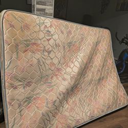 Full Size Mattress And Spilt Full Size Box Spring 