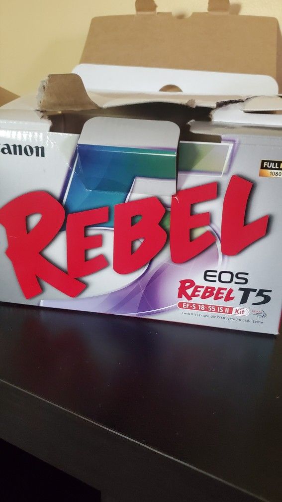 Canon Rebel T5 with Lens - Original Box