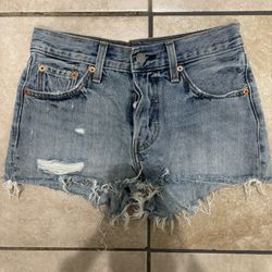Levi’s Short Shorts 