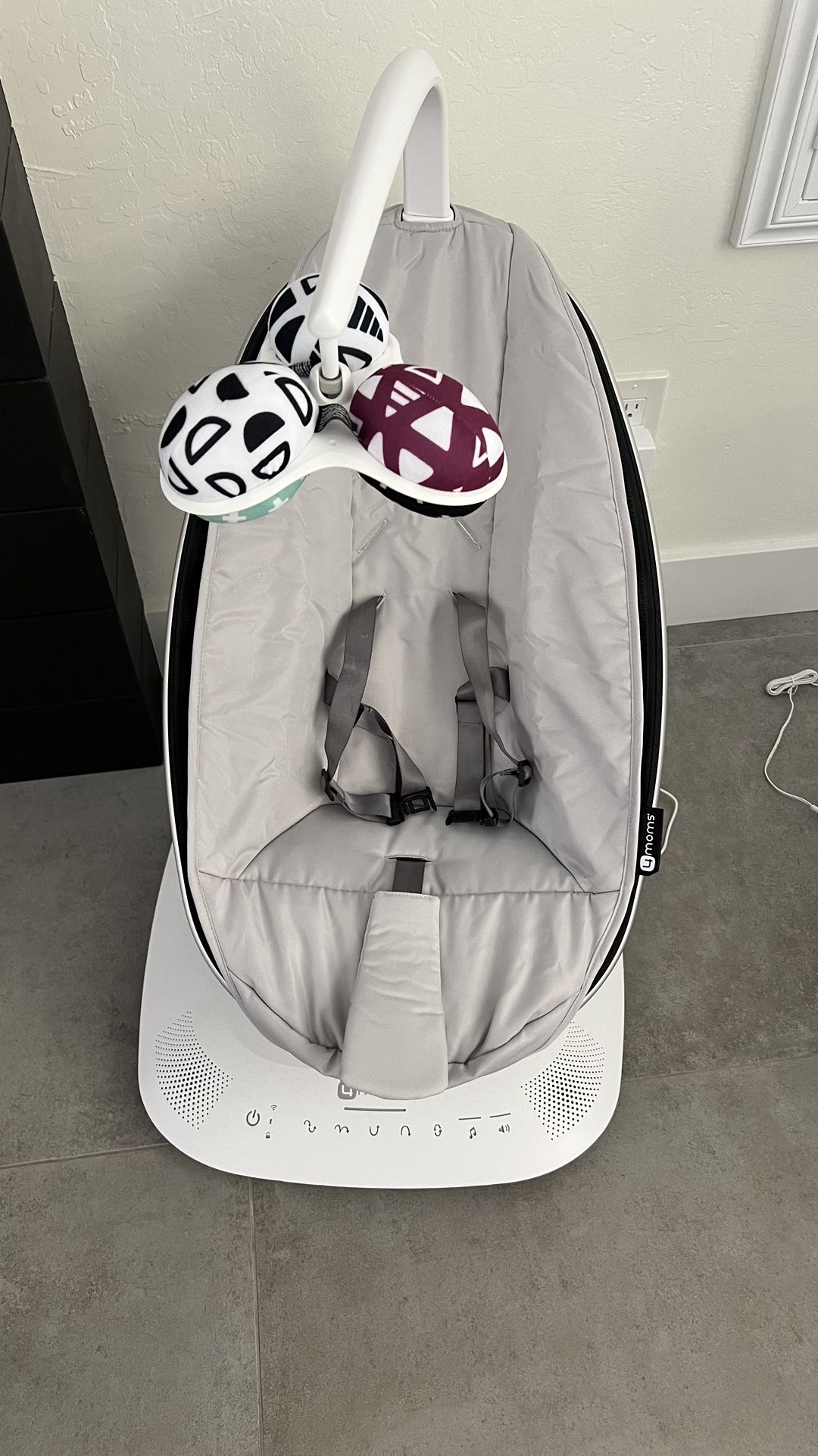 4Moms - MamaRoo Swing- Brand New