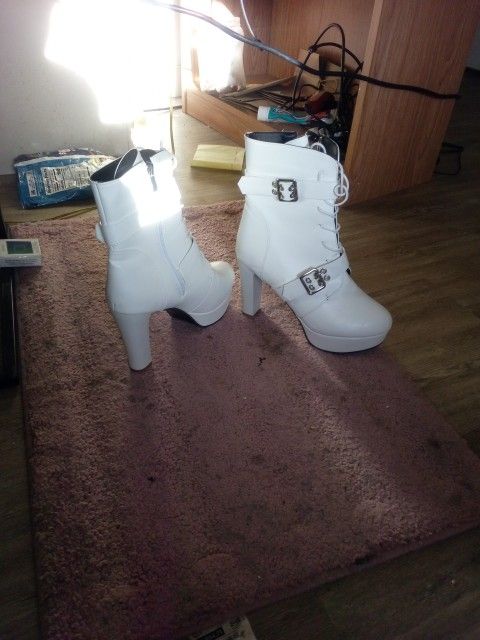 White Ladies Leather Boots