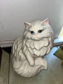 Vintage white ceramic Persian cat