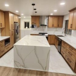 Brand New White Oak Shaker Cabinets w Quartz Countertops (10 × 10 Kitchen)