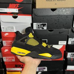 Jordan Thunder 4s size 11.5 Close To VNDS
