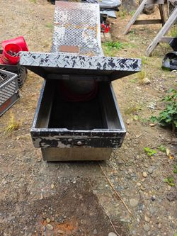 Truck tool box