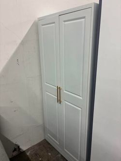 Metal cabinet with several spacers