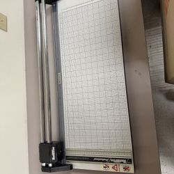 Paper cutter 