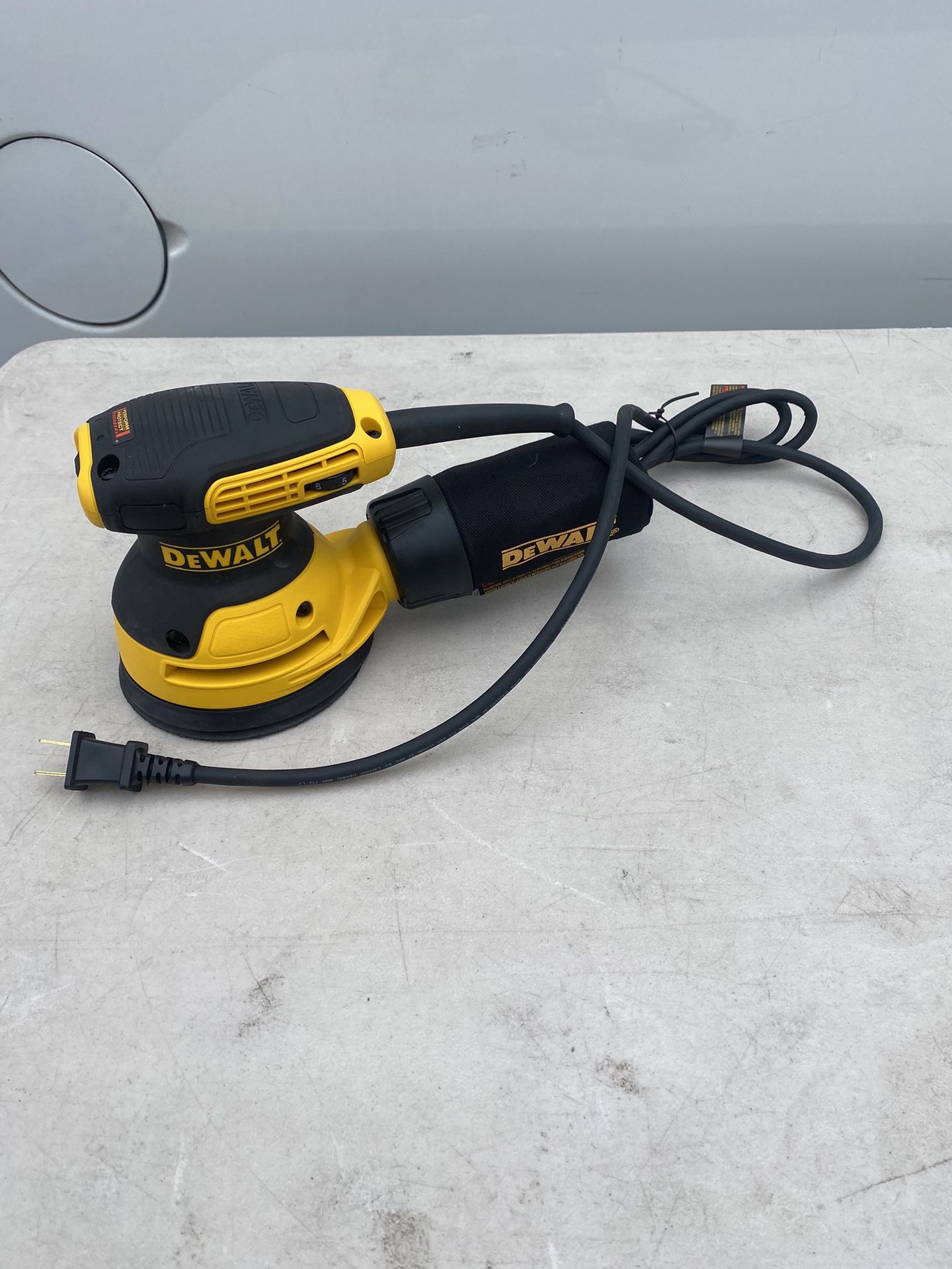 DEWALT 3 Amp Corded 5 in. Random Orbital Hook and Loop Sander