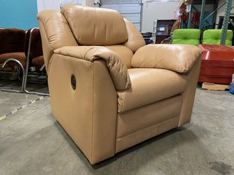 THE LEATHER FACTORY Vintage Caramel Brown Leather Manual Recliner