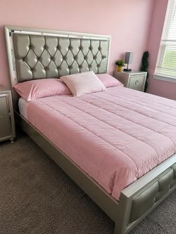 4-Piece King Silver Mirrored Bedroom Set – King Bed, Dresser, Nightstand & Vanity – Mattress Not Included