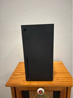 Xbox one series X with wires no controller