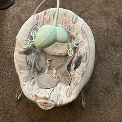 Fisher Price baby swing/ vibrating baby 