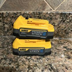 Dewalt 1.7 Amp  Power stack Batteries 🔋 • Ne
