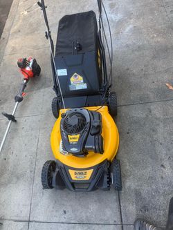 Dewalt 21 in. 150cc Briggs and Stratton 625ex Engine Rear Wheel Drive 2-in-1 Gas Self Propelled Walk Behind Lawn Mower like new