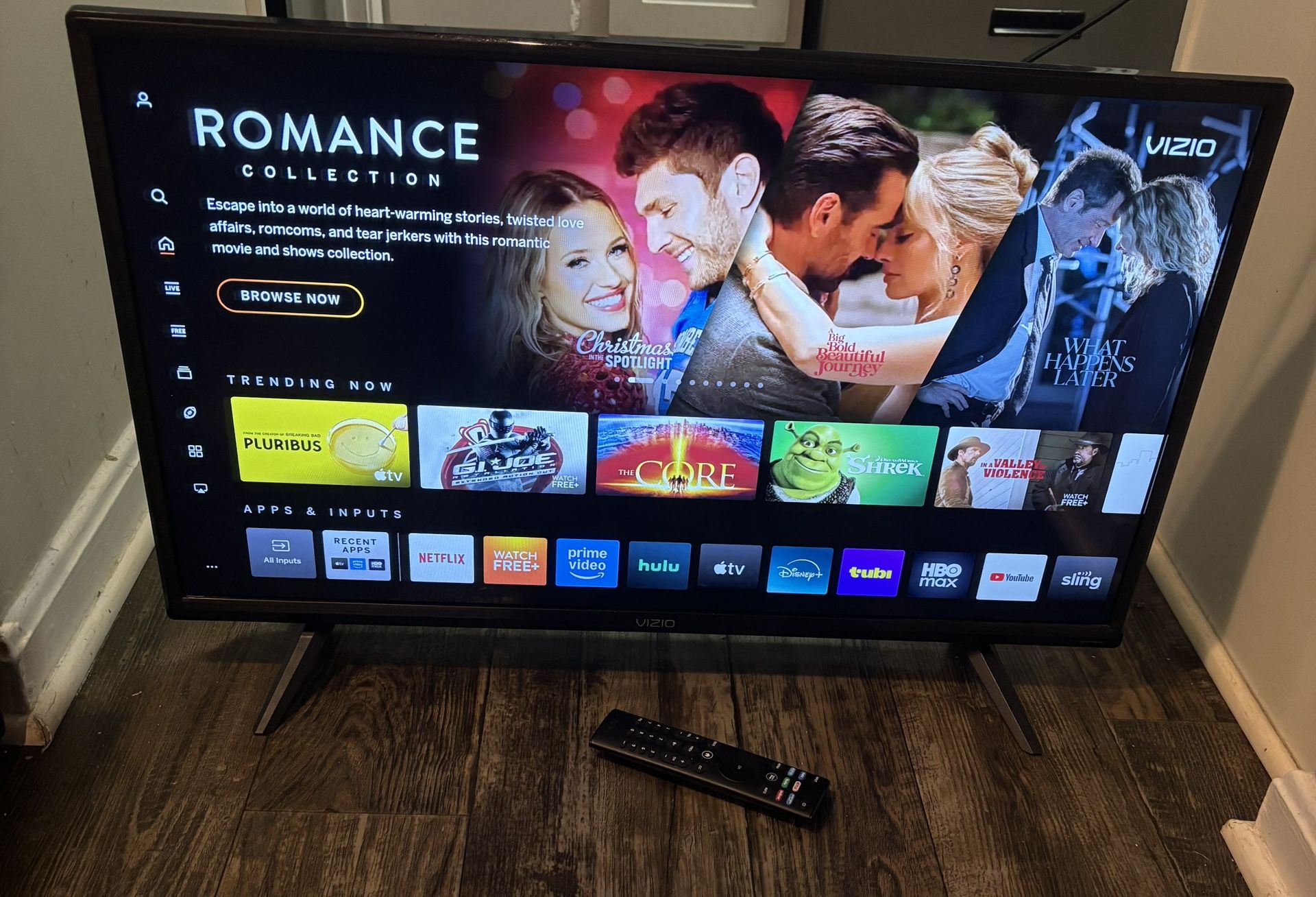 Vizio 32” Smart Tv W Remote 