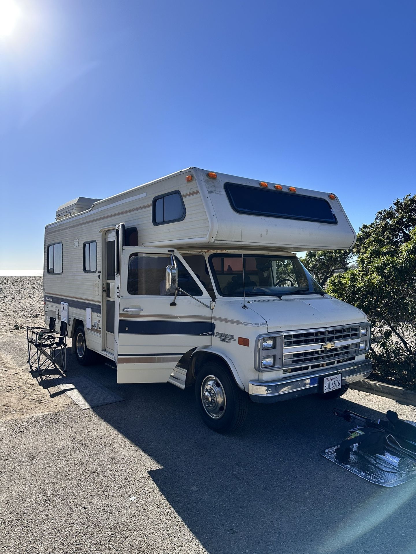 22’ 1985 Minnie Winnie Motorhome