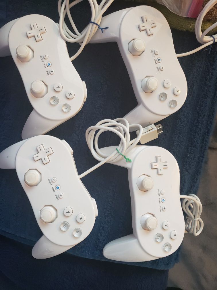 Wii U Classic Pro Controller (4 in White)
