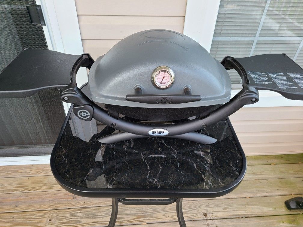 Weber Q1400 Electric Grill like new