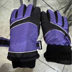 Ladies Snow Gloves Waterproof- Medium-$15