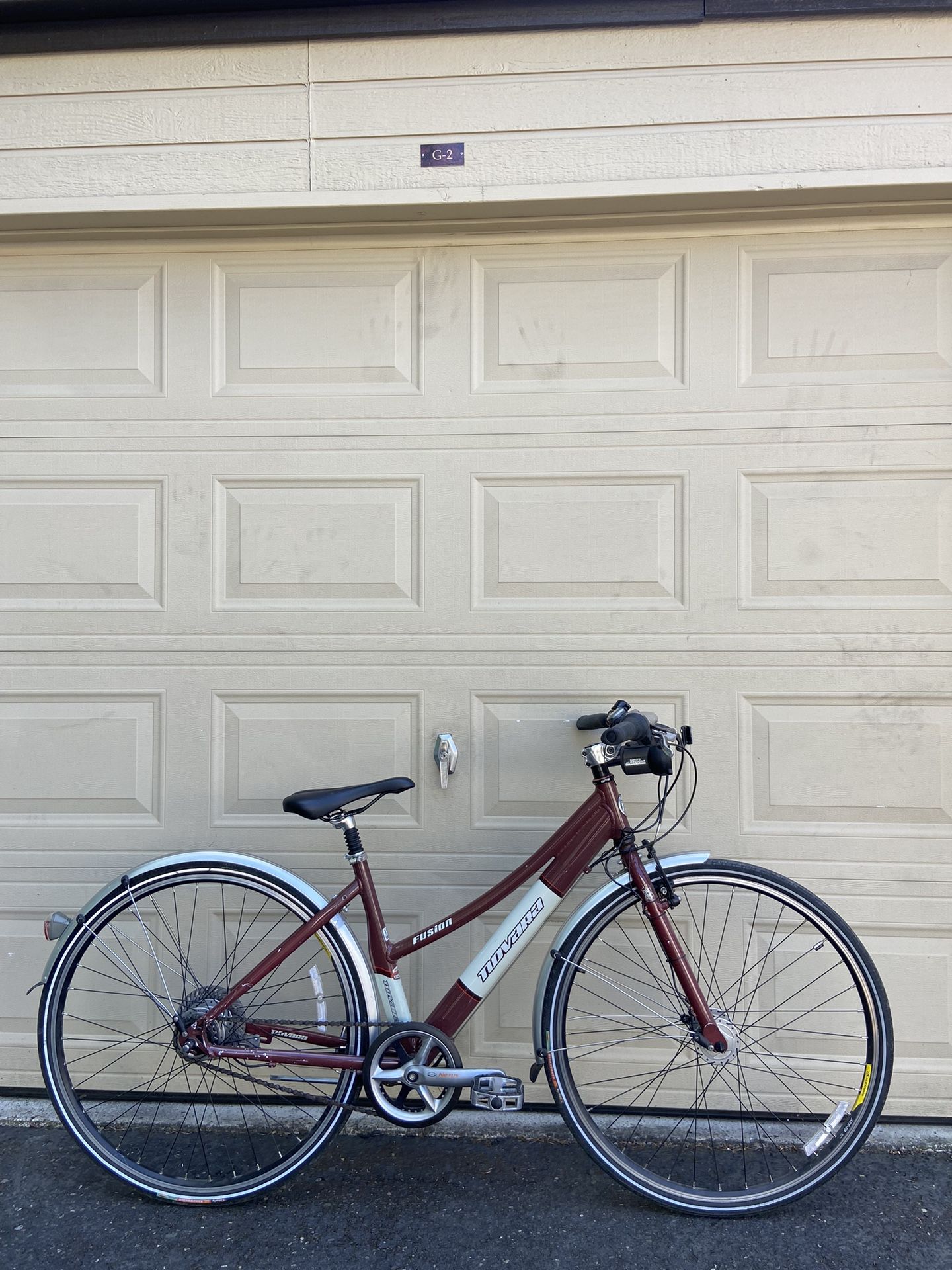 Novara Fusion Commuter Bike – 8-Speed Internal Hub Women’s Step thru Bicycle