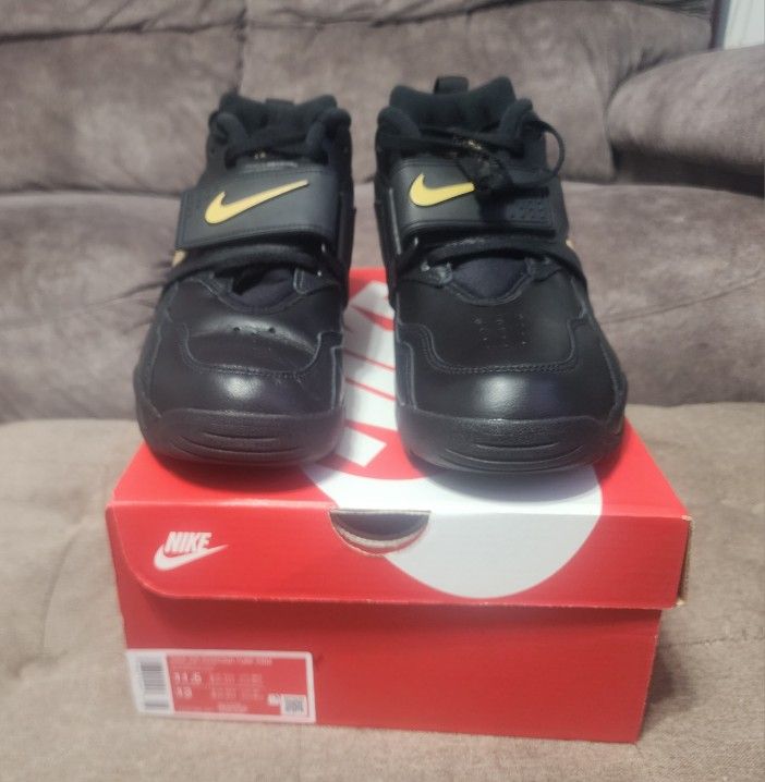 Nike Air Jordan Turf PRM Black Metallic Gold Size 11.5