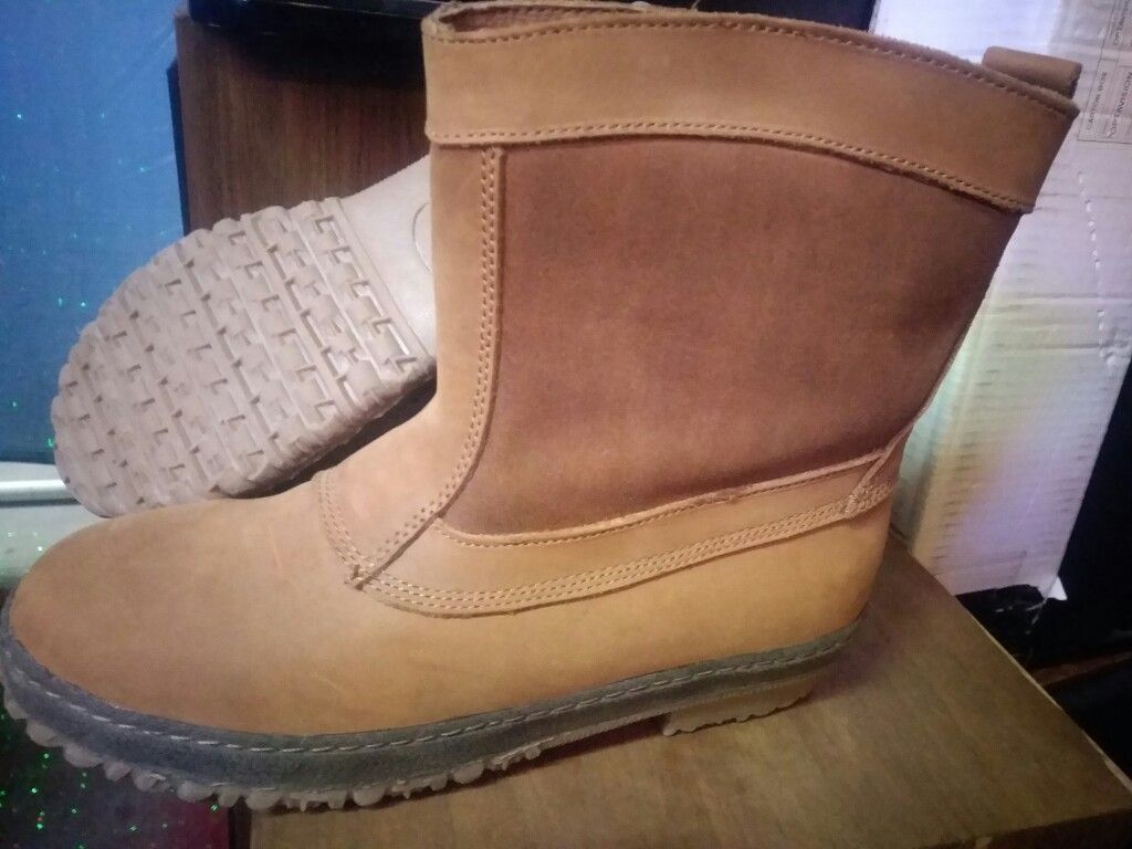 Size 10m Bass boots