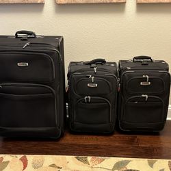 Delsey 3 piece luggage set