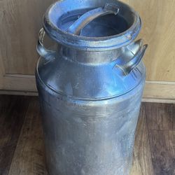 Vintage Steel 10 Gallon Farmhouse Dairy Metal Milk Can with Lid